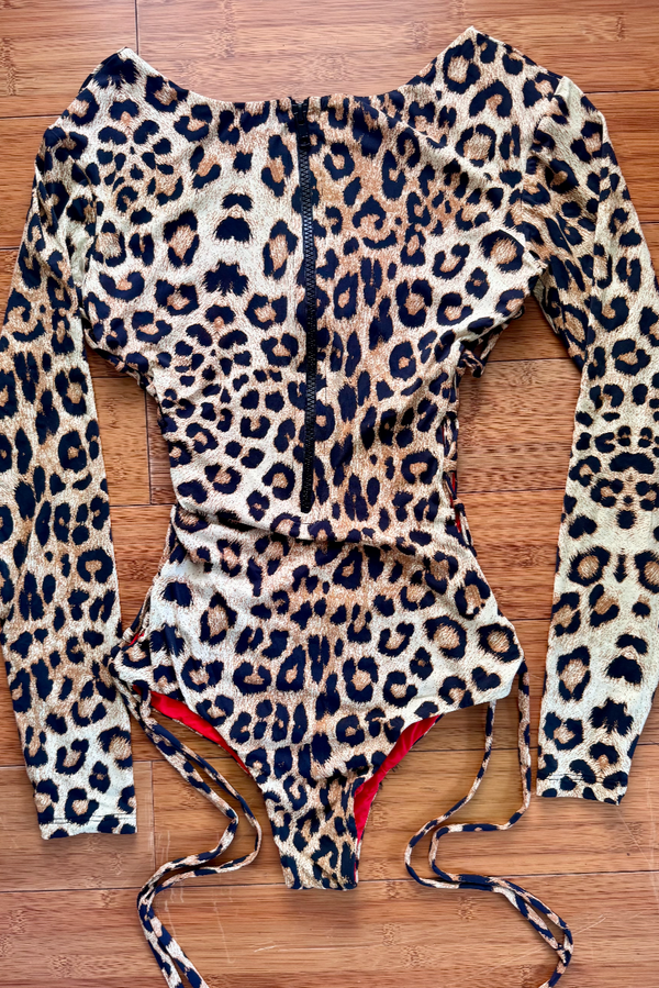 Nā Pali Longsleeve - Leopard/Red